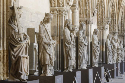 Estatuas de la portada de la Catedral de León. RAMIRO