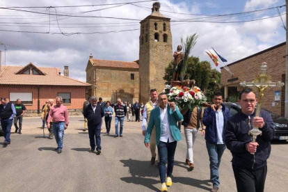 Procesión en San Millán de los Caballeros. DL