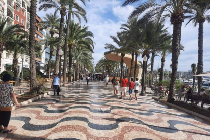 Distintos espacios de la ciudad de Alicante, punto neurálgico en medio de la oferta turística de la Costa Blanca.