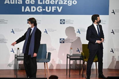 Aznar y Casado ayer en Madrid, en el coloquio ‘España, Constitución y libertad’. FERNANDO VILAR