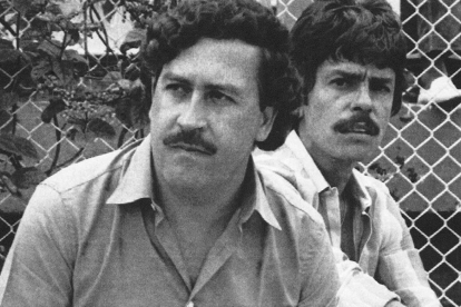Pablo Escobar, junto a uno de sus compinches