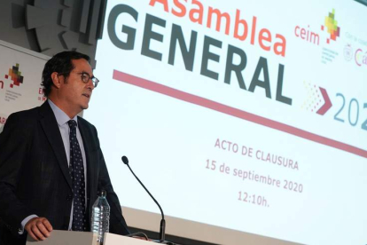 El presidente de CEOE, Antonio Garamendi, ayer en la clausura de la asamblea de CEIM. MUDARRA