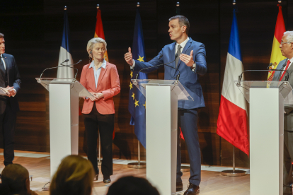 Los presidentes de Francia, España y Portugal y Ursula von der Leyen, tras el acuerdo del H2Med. EFE