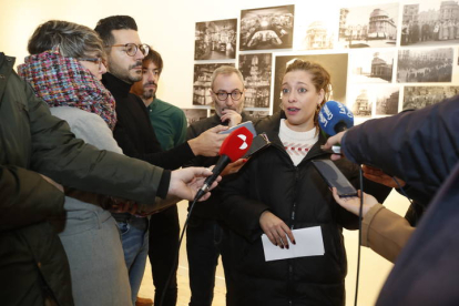 Ester Muñoz, delegada territorial de la Junta de Castilla y León, inauguró una nueva exposición fotográfica en el Museo de León, que es lo que es ahora el  Edificio Pallarés. RAMIRO