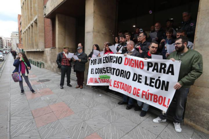 Protesta a las puertas del Conservatorio de León
