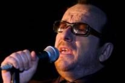 El gran Elvis Costello durante uno de sus conciertos