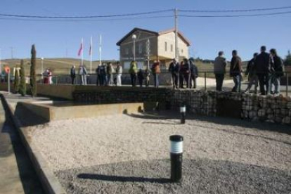 La casa de cultura de Carbajal de la Legua se construyó en 1994 y albergará la nueva biblioteca