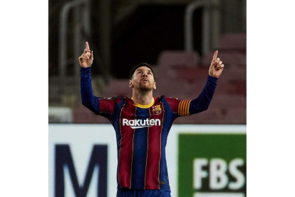 Messi hizo el primero del Barcelona tras materializar un lanzamiento de falta. ALEJANDRO GARCIA