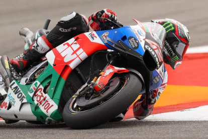 Alex Rins subió a lo más alto del podio en el circuito de Austin. DAVIS