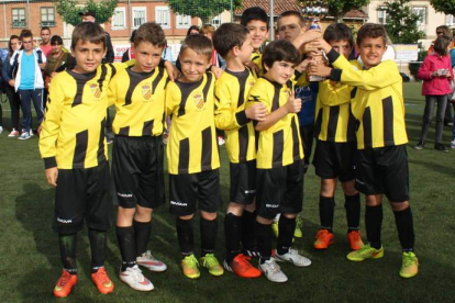 CD Laguna, campeón en la categoría prebenjamín 2007. Foto: DL