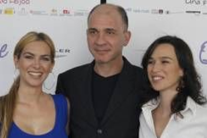 Los actores Kira Miró, Darío Grandinetti y Ariadna Gil, protagonistas de «Quiéreme»