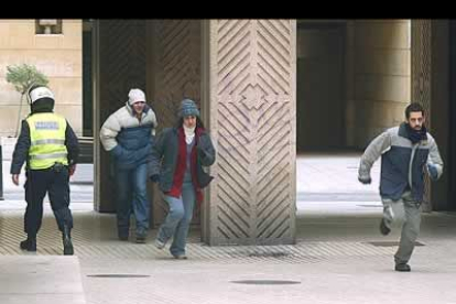 Un artefacto colocado por la banda terrorista ETA en los servicios de la cafetería La Banque de la Plaza Mayor de Valladolid