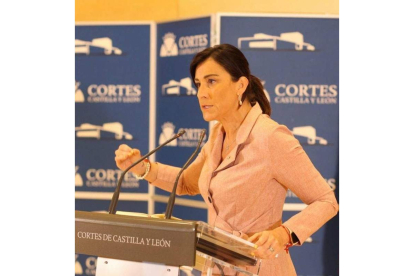 Ana Sánchez ayer, tras hacerse con la comisión de la eólicas. CYL