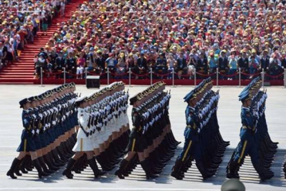 Imagen del espectacular desfile militar en Pekín, este jueves.