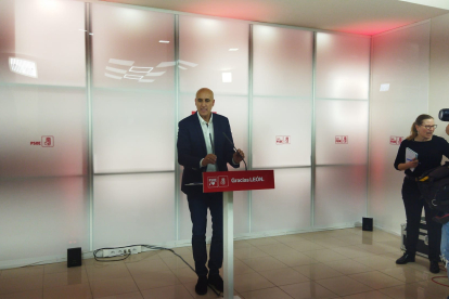 José Antonio Diez comparece en la sede del PSOE. DL