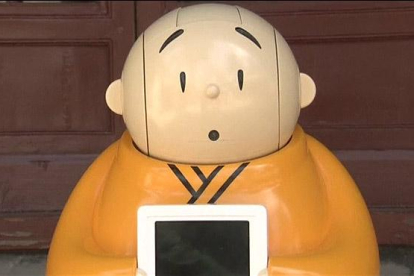 Monjes budistas inventan un monje-robot para hacer llegar el budismo a los más pequeños.