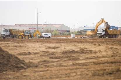 Obras en el polígono industrial de Villadangos del Páaramo. F. OTERO PERANDONES