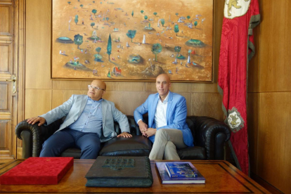 El subdelegado del Gobierno, Faustino Sánchez, con el alcalde de León, José Antonio Diez