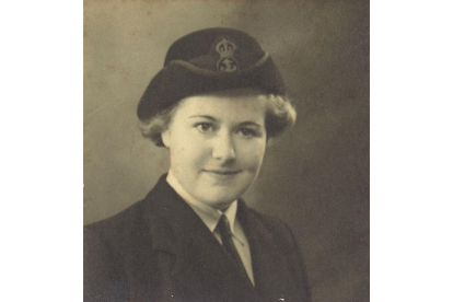 1943. Doireann con su uniforme del WREN (Servicio de Mujeres de la Marina Real Británica). ARCHIVO DOIREANN MCDERMOTT