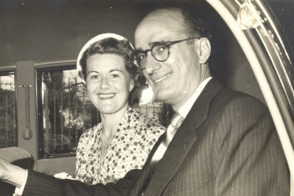 1953. Ramón Carnicer y Doireann MacDermott el día de su boda. ARCHIVO DOIREANN MACDERMOTT