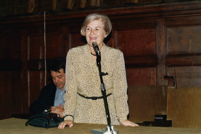 1985 Doireann MacDermott discurso en el Aula Magna de la Universidad de Barcelona. ALONSO CARNICER MACDERMOTT