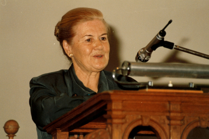 1993 Conferencia de Doireann MacDermott en etapa de presidenta de EACLALS. ARCHIVO DOIREANN MACDERMOTT