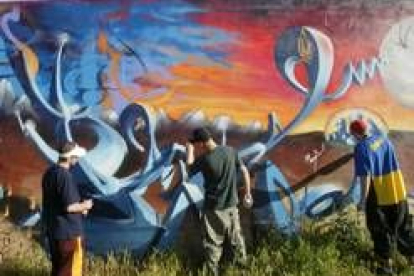 Jairo, David y Esteban son tres grafiteros que piden al Ayuntamiento que habilite paredes
