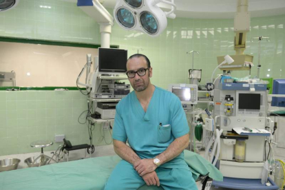 El doctor Antonio Rodríguez es traumatólogo y ahora trabaja con los últimos métodos contra el dolor y medicina regenerativa.