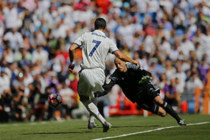 Cristiano Ronaldo abre el marcador en la goleada del Real Madrid a Osasuna.