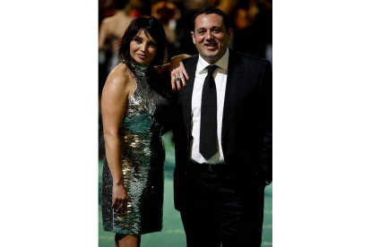 Dos rostros más televisivos que cinematográficos gracias a la serie Los hombres de Paco, Neus Asensi y Pepón Nieto.