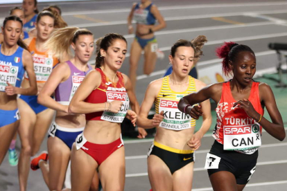 Marta García en un momento de la carrera tras Can y Klein. AHIM