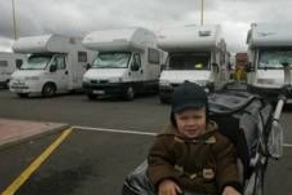 Aparcamiento de autocaravanas, frente al tanatorio de Eras
