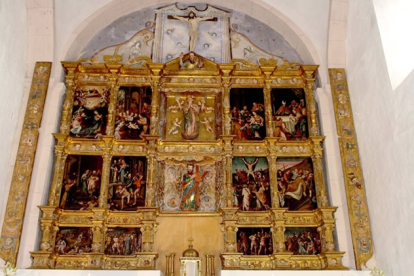 Imagen del retablo de Valdescapa restaurado después de seis meses de trabajo.
