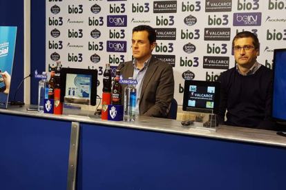 Presentación de la aplicación de la Deportiva para dispositivos móviles a cargo de Eduardo Domínguez y Diego Fernández. FROC