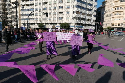Comienza la manifestación del 8-M en León. MARCIANO PÉREZ