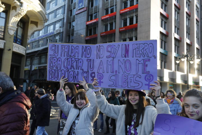 Manifestación del Día de la Mujer esta tarde en León. MARCIANO PÉREZ