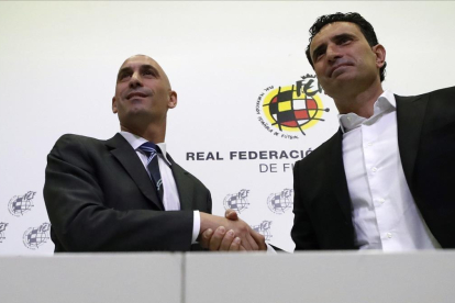 Luis Rubiales y José Francisco Molina, en la presentación del nuevo director deportivo de la FEF. /