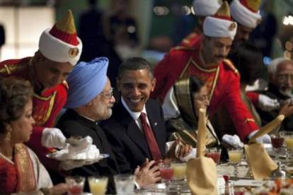 Obama, con el primer ministor de la India, Manmohan Singh, durante una cena en el palacio presidencial en Nueva Delhi, en noviembre del 2010. PETE SOUZA/ White House Photo Office