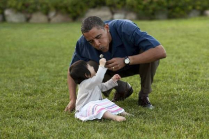 El presidente, con su sobrina Savita, en agosto del 2009. PETE SOUZA/ White House Photo Office