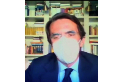 Imágenes de José María Aznar durante su declaración. EFE