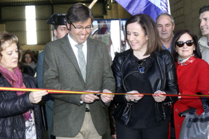 El presidente de la Diputación y la alcaldesa de La Vecilla inauguraron la muestra.