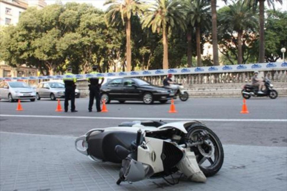 Accidente de un motorista en el centro de Barcelona.