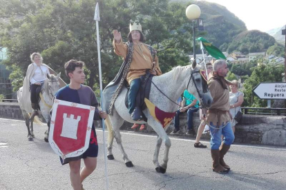 El rey Alfonso X el Sabio cabalgó ayer durante la fiesta medieval. V.A.