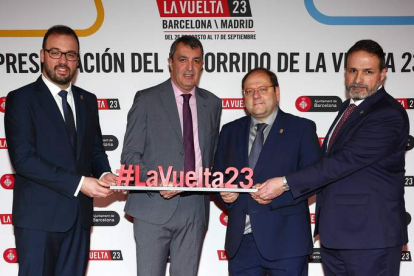 Javier Guillén junto a Javier Carrera escoltados por Luis Fernando Miguélez y José Luis Del Riego. AYT.LB