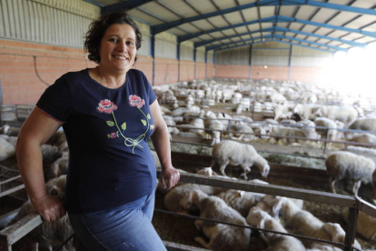 Paula Fernández Hernández y Sara Celia García, premios Mujer Rural 2023. DL/ QUINITO