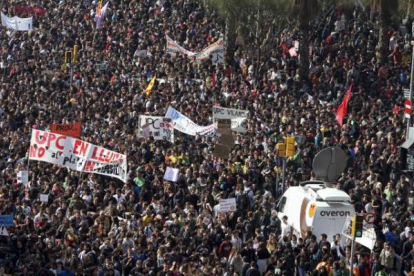 Manifestación de estudiantes en la ronda de Sant Pere. Foto: DANNY CAMINAL