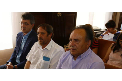 Majo, Lupi Rodrigo y Fernández, ayer en el Pleno de León.