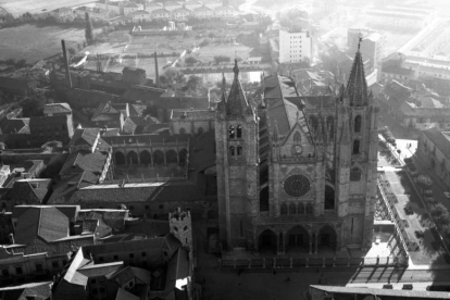 Vista aérea de la Catedral de 1962. M. MARTÍN