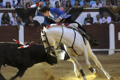 Pablo Hermoso de Mendoza, durante la faena a uno de los toros de su lote.