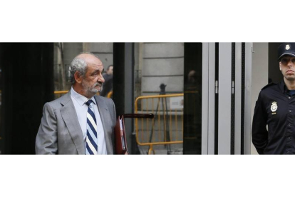 Santos Llamas a su salida de la Audiencia Nacional tras declarar ante el juez